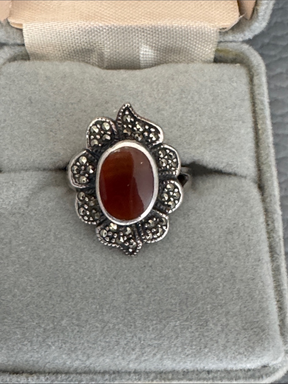 STERLING SILVER CENTER BROWN CARNELIAN CABOCHON MARCASITE FLORAL RING SIZE 8